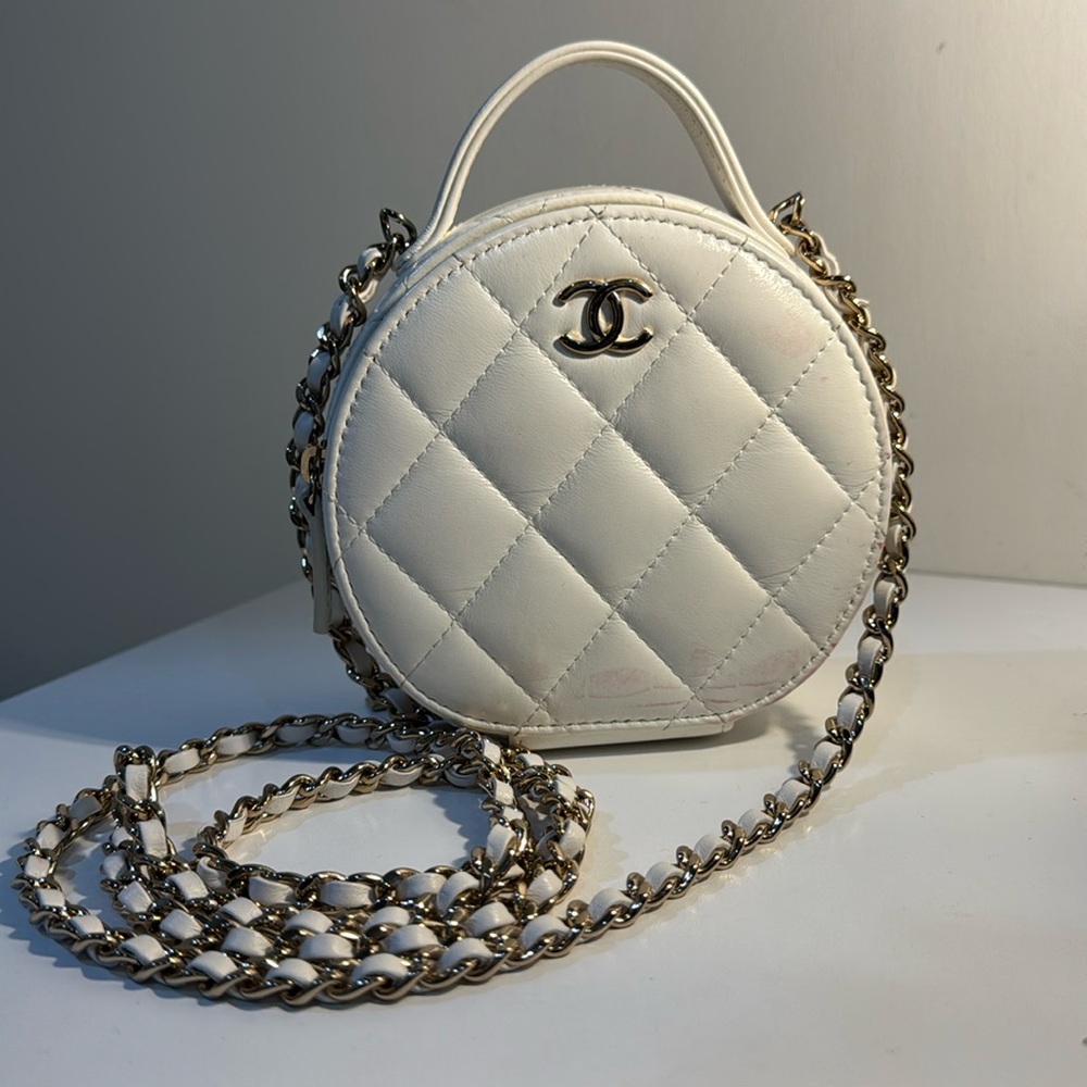 CHANEL White Mini Bag with Quilted Leather and Chain Strap